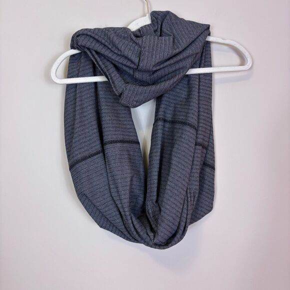 Lululemon Black and Grey Herringbone Snap Button Infinity Scarf - Picture 2 of 4